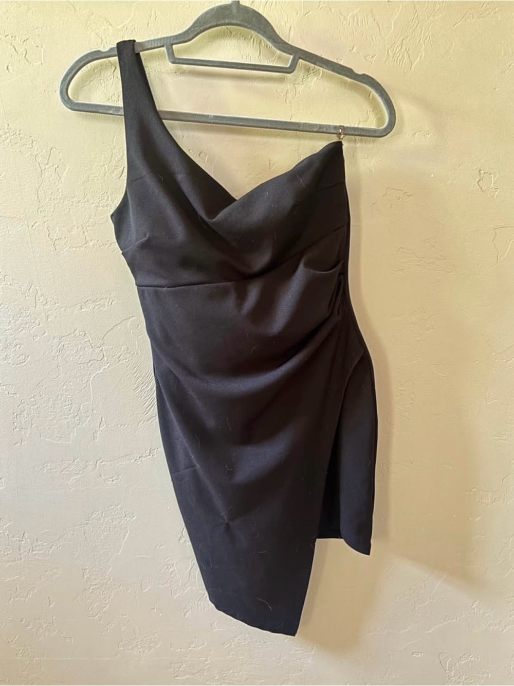 Emerald Sundae Black One-Shoulder Cocktail Dress